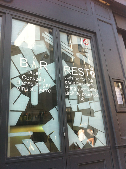 vitrine du bar restaurant Mojita&Bob par Adèle Houssin